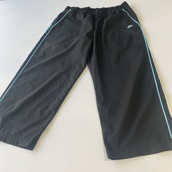 Nike Fit Dry Track‎ capri Pants Women's Size M Athletic Black Pockets Drawstring - Picture 1 of 15